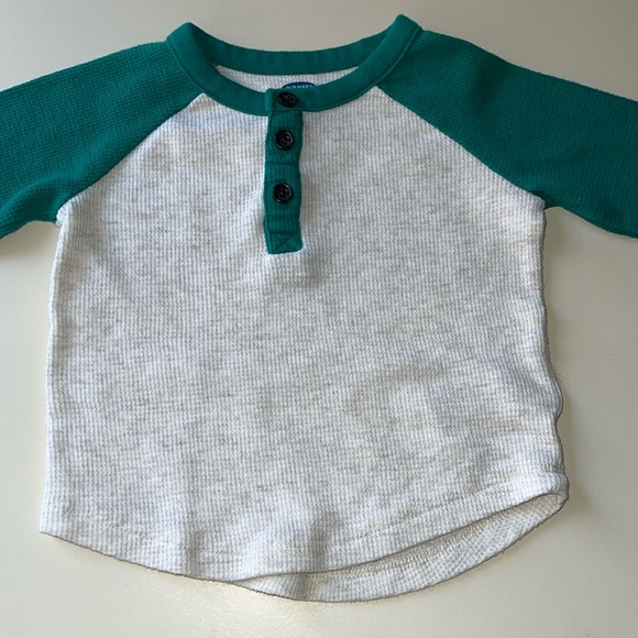 Old Navy Kids Long Sleeve Thermal Henley Top in Green & Gray - Picture 2 of 5